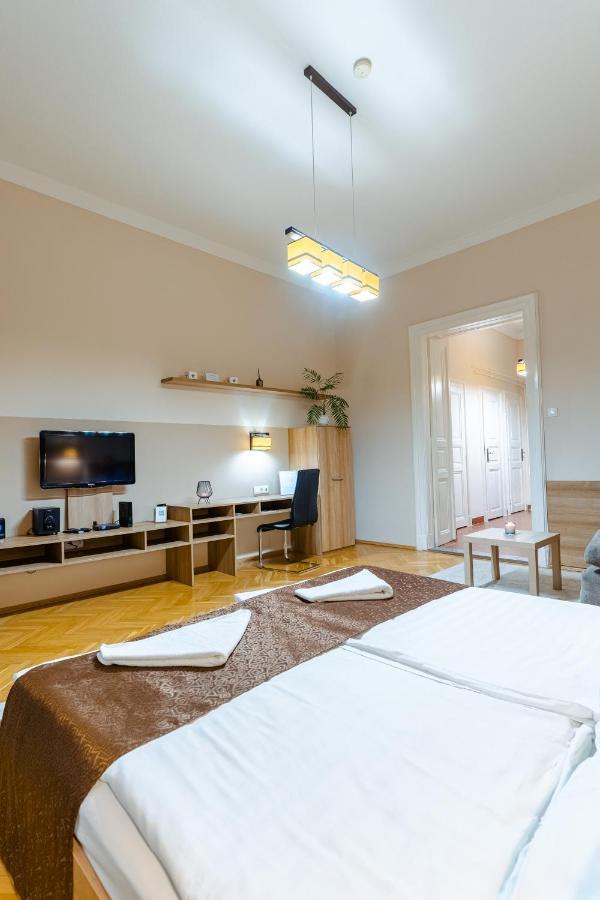 City Center Apartment เดเบรตเซน ภายนอก รูปภาพ